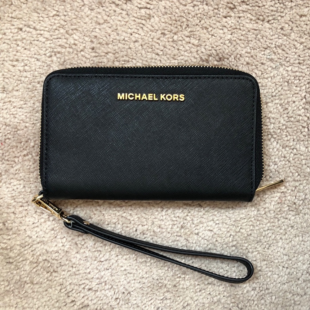 Michael Kors smartphone wristlet